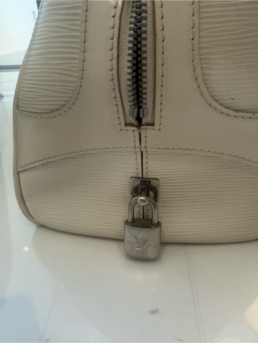 Louis Vuitton Ivoire GM Montaigne Epi Leather Handbag - Picture 7 of 9